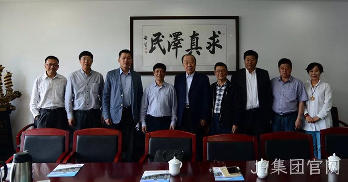 J9集团官网▴董事长颜丨贻意（左四）考察中国▴海洋大学